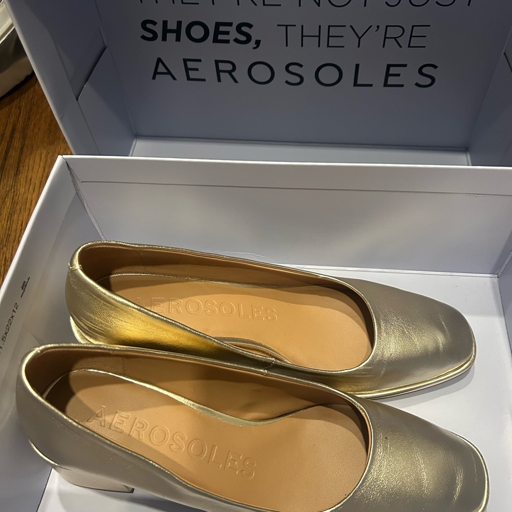 AEROSOLES Alae Gold Leather Heels